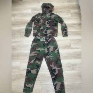 Ralph Lauren camouflage 2- piece young boys extra large 18/20